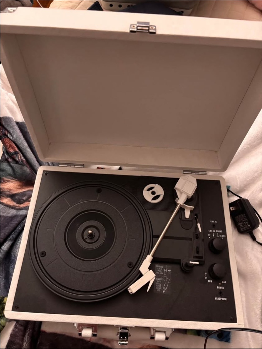 Portable White Vinyl Record Player / Turntable with Black Platter